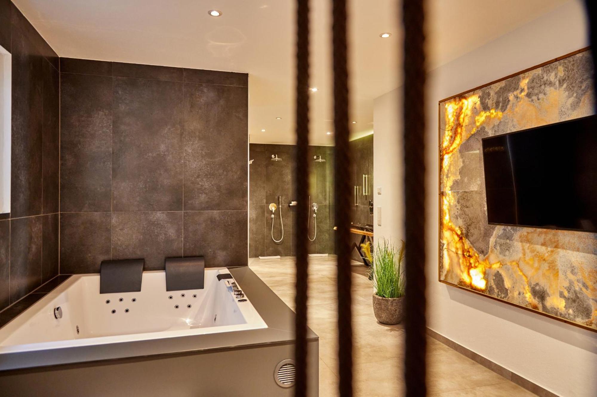 Private Spa & Garden Alpi การ์มิช-พาร์เทนเคียร์เชน ภายนอก รูปภาพ