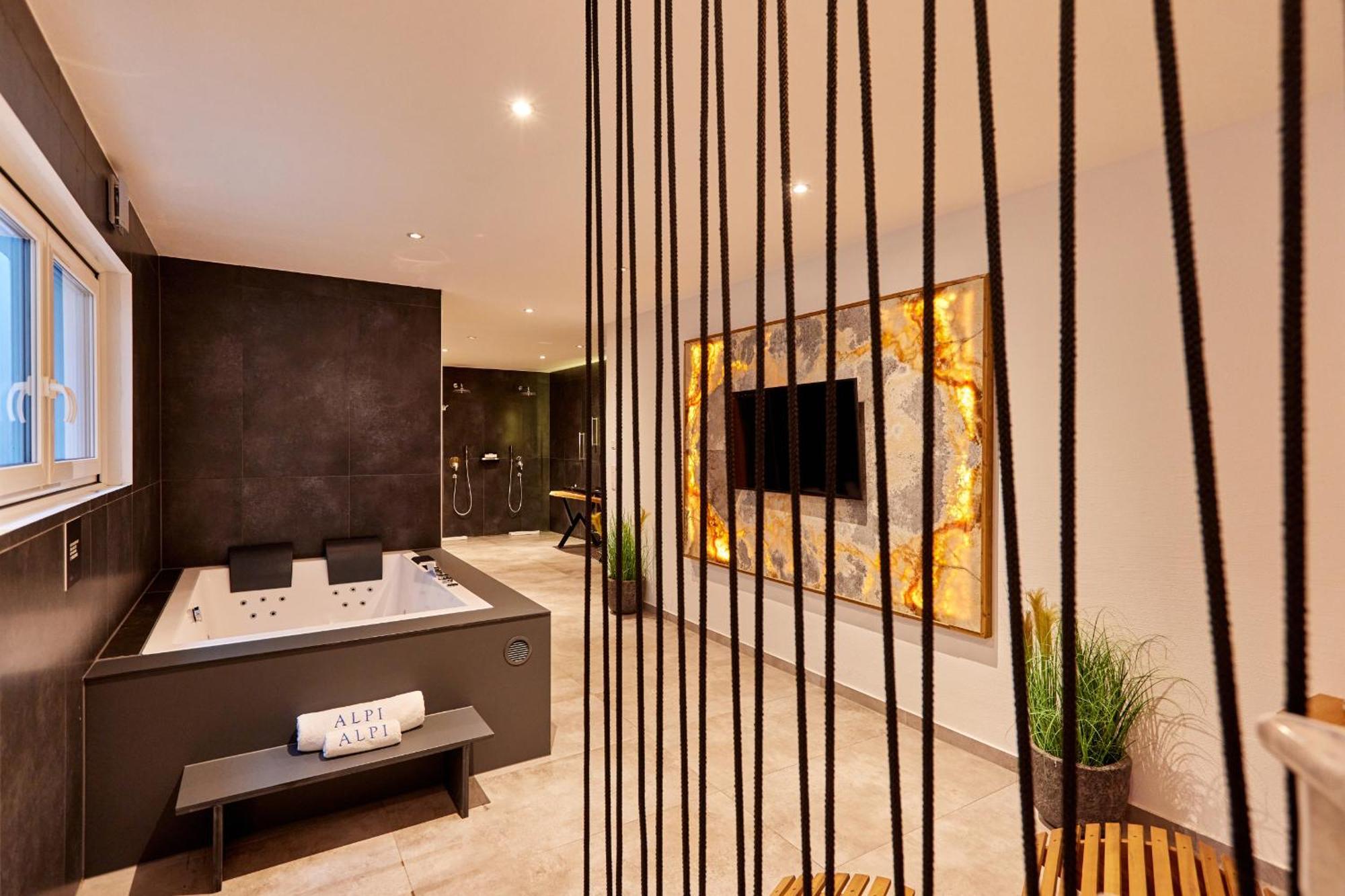 Private Spa & Garden Alpi การ์มิช-พาร์เทนเคียร์เชน ภายนอก รูปภาพ
