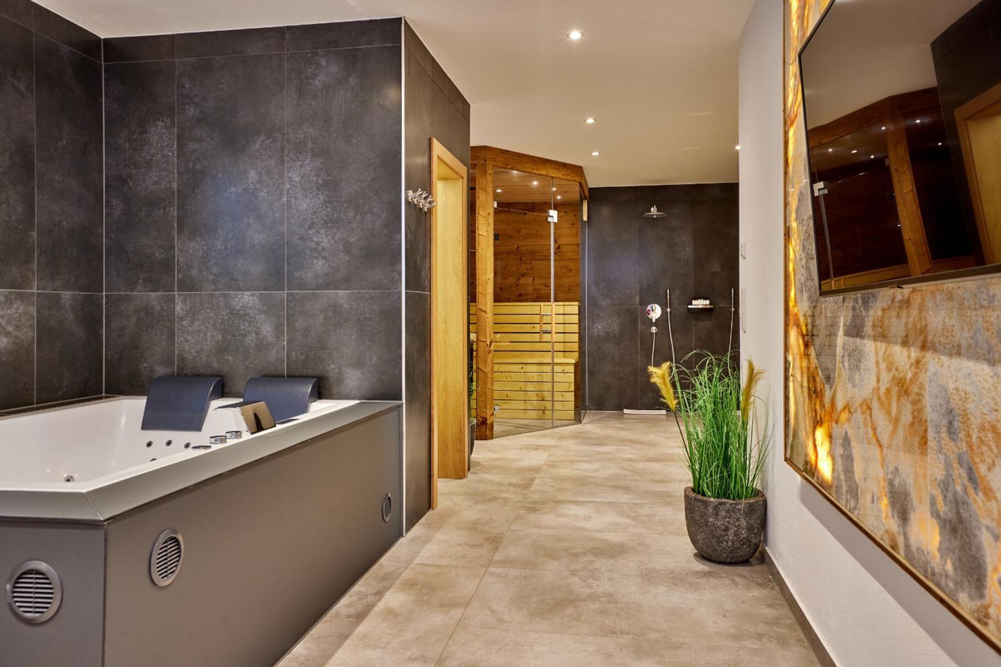 Private Spa & Garden Alpi การ์มิช-พาร์เทนเคียร์เชน ภายนอก รูปภาพ